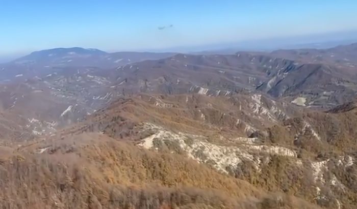 Elicottero precipitato nell’Aretino, inchiesta per omicidio colposo. Fascicolo contro ignoti