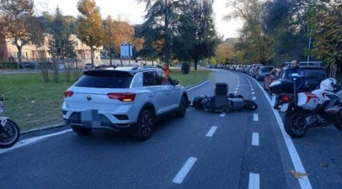 Siena, incidente tra un'auto e una moto in Viale Bracci