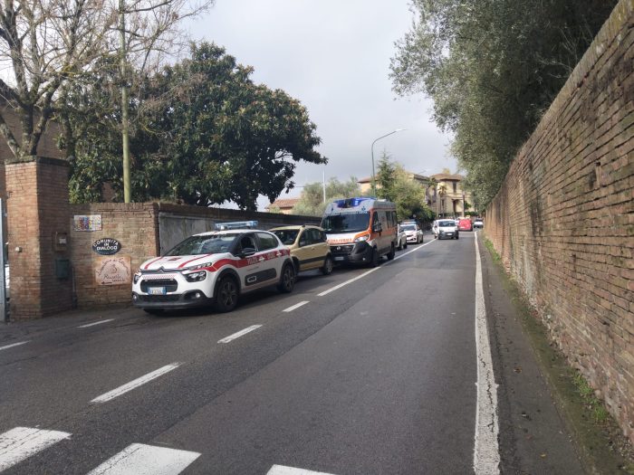 Siena: incidente in via Enea Silvio Piccolomini, traffico rallentato