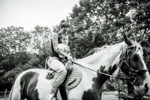 "IppoteraMia": dal ricordo di Mia Cenni, un progetto per aiutare i bambini con l'affetto dei cavalli