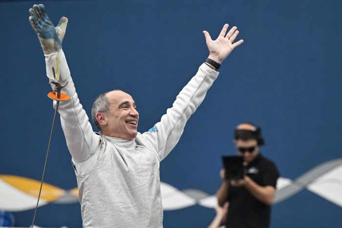 Cus Siena Scherma, doppia medaglia per Fabio Miraldi ai mondiali veterani a Manama, in Bahrein