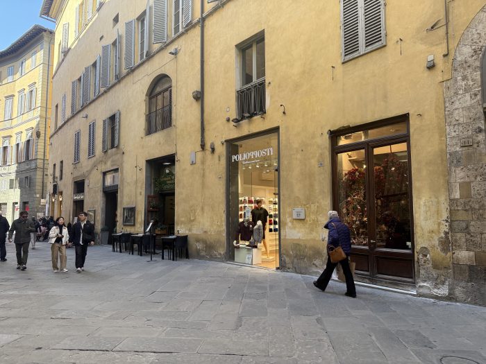 Centro storico di Siena, in chiusura altri negozi