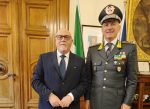Incontro istituzionale a Siena: Il Prefetto Valerio Massimo Romeo accoglie il Comandante Regionale della Guardia di Finanza