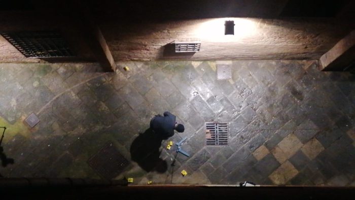 Morte David Rossi, accertamenti dei Ris nel vicolo del Monte Pio. Le nuove prove con orologi “gemelli”