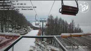 Monte Amiata, la neve continua a cadere. In vetta la temperatura è scesa a -4