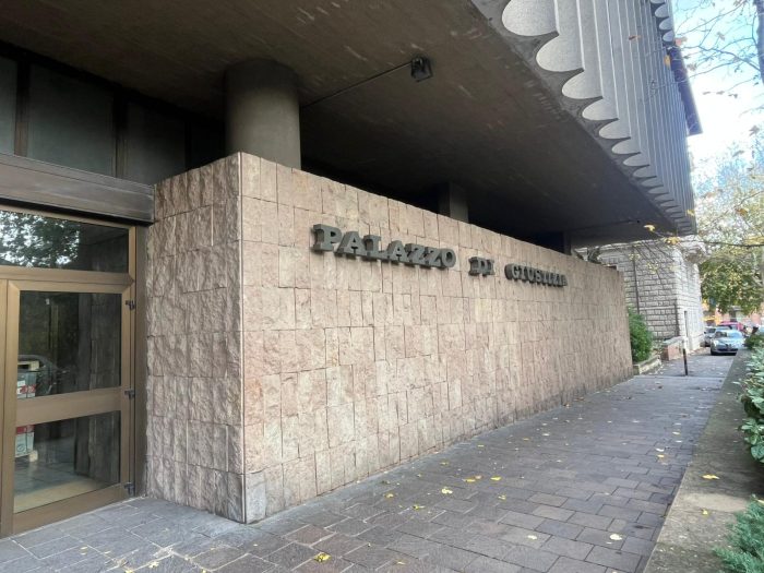 Nove anni a Paolini, il “guru di Montepulciano”: manipolazioni, abusi e il lungo processo