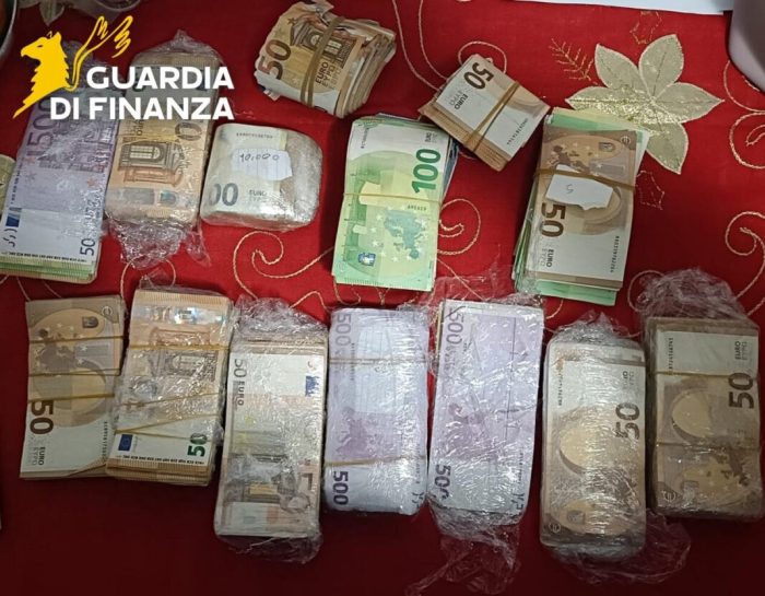 Spaccio di droga, smantellata una banda tra Firenze e Siena: 9 arresti