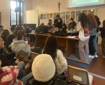 La protesta all’Istituto Monna Agnese, studenti al freddo: “In classe 14 gradi, riscaldamenti spenti da ore”