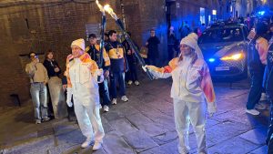 La Fiamma Olimpica illumina il centro storico di Siena