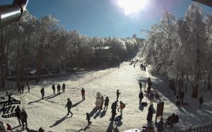 Neve in vetta sul Monte Amiata, aperto il campo scuola per i pi&ugrave; piccoli