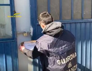 Lavoratori sfruttati nell&rsquo;autolavaggio di Torrita: prime conferme in tribunale