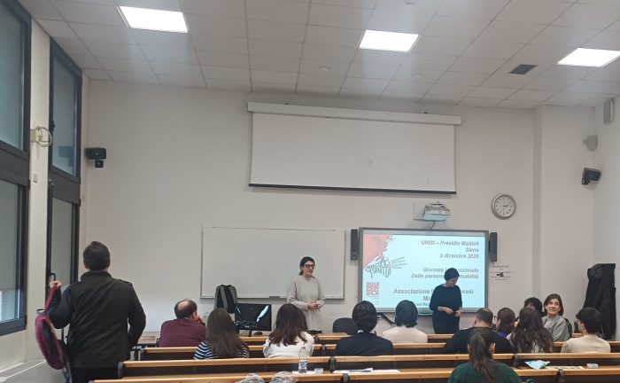 A Siena il laboratorio “Senti come mi sento”: studenti e personale UNISI sperimentano i sintomi della sclerosi multipla