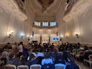 Siena, alla Chigiana la Polizia Stradale insegna l'armonia della sicurezza agli studenti
