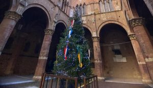 “Natale con il Cuore”: contrade in festa e solidarietà in Piazza del Campo