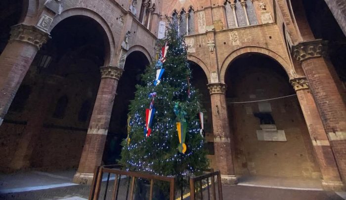 “Natale con il Cuore”: contrade in festa e solidarietà in Piazza del Campo