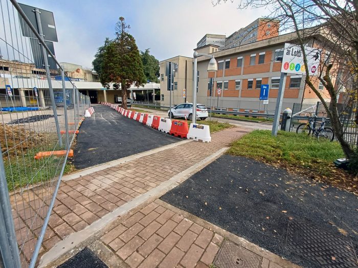Scotte: lavori ingresso ospedale, percorso pedonale alternativo e senso unico nella strada interna