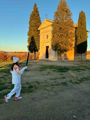 San Quirico d'Orcia, la Fiaccola Olimpica passa dalla cappella della Madonna di Vitaleta