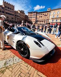 Supercar nel centro di Siena, evento internazionale a maggio