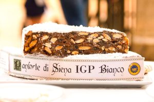 Il Panforte &egrave; Siena. Oggi l'Italia celebra uno dei suoi dolci pi&ugrave; antichi