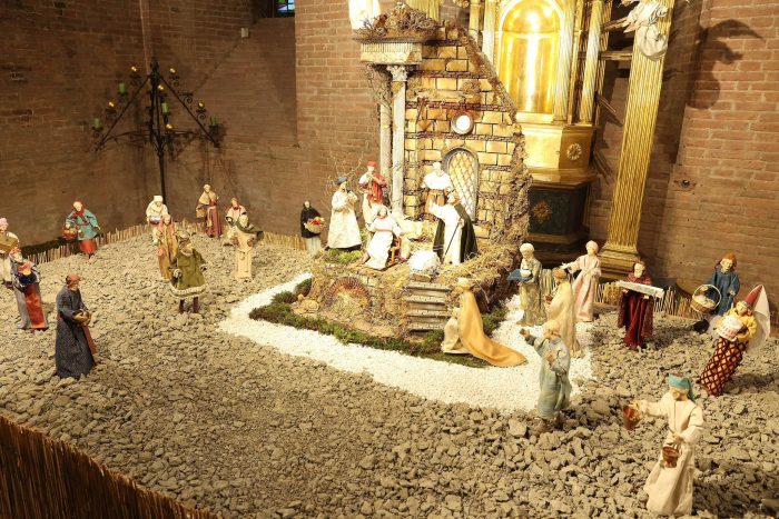 Siena, il presepe "singolare" di Padre Alfredo Scarciglia nella Basilica di San Domenico. La gallery