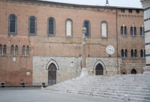 Siena: Santa Maria della Scala, via libera alla progettazione per il restauro delle sedute esterne
