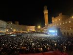 Siena, Capodanno super: Piazza del Campo travolta da 30 mila persone in festa