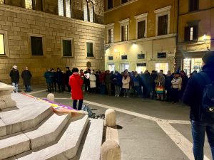 Siena, in 150 per dire "mai con gli oppressori" e no alle guerre