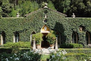 Morte dello stilista Valentino, Cetona lo ricorda con affetto. Il sindaco: "Abbiamo perso un amico che ha dato lustro al nostro territorio"