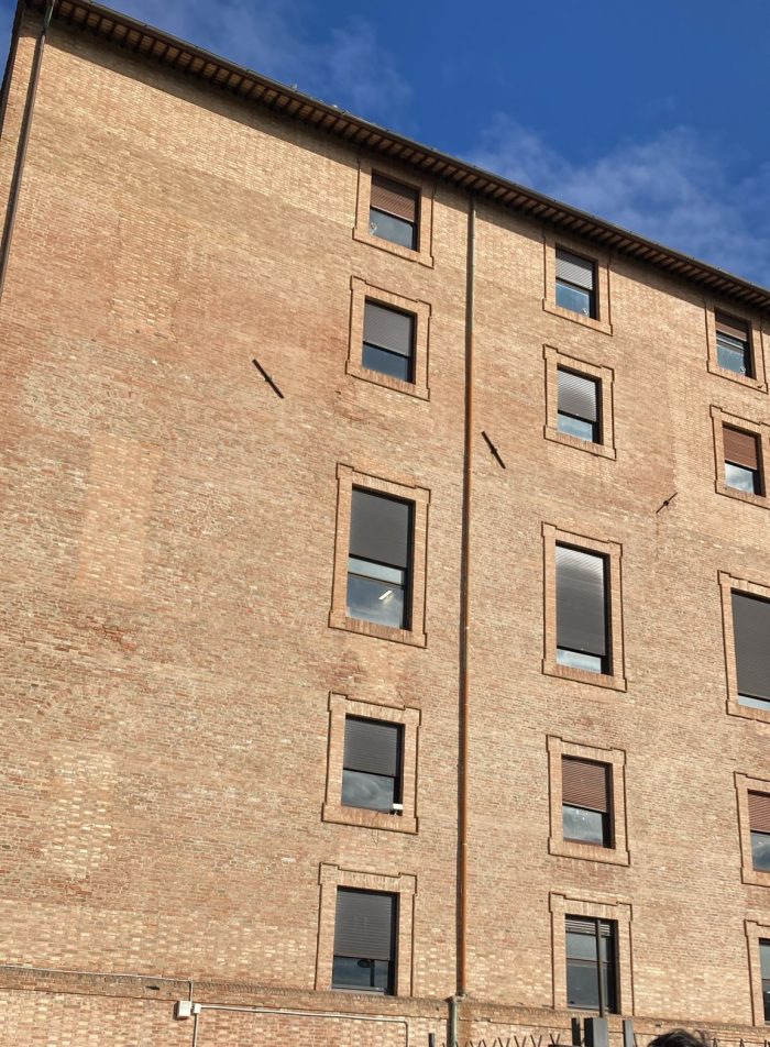 Siena, evacuato il complesso scolastico Monna Agnese dopo una esplosione: possibile guasto a una caldaia