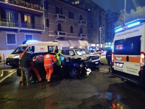 Siena, incidente alla rotatoria di Palazzo Diavoli. Chiuso accesso per strada di Marciano e Cappuccini