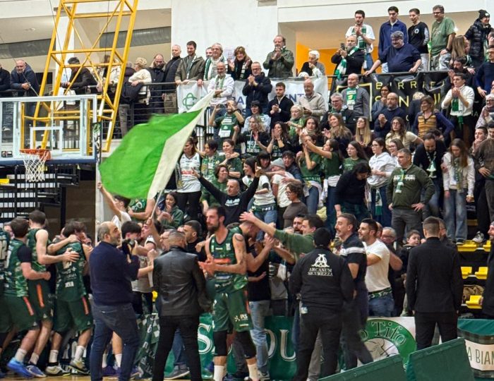 Basket, il derby &egrave; biancoverde: la Note di Siena Mens Sana batte la Vismederi Costone 63-69