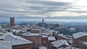 La neve avvolge Siena con il suo magico manto bianco - Le foto
