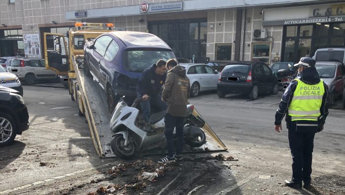 Decoro urbano a Siena, la Polizia Locale rimuove ventidue veicoli abbandonati
