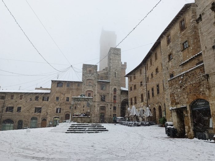 Siena, neve e pioggia. Risveglio imbiancato anche nel senese