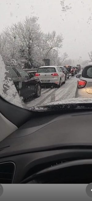 Neve sulla Siena-Firenze, traffico fermo a San Casciano