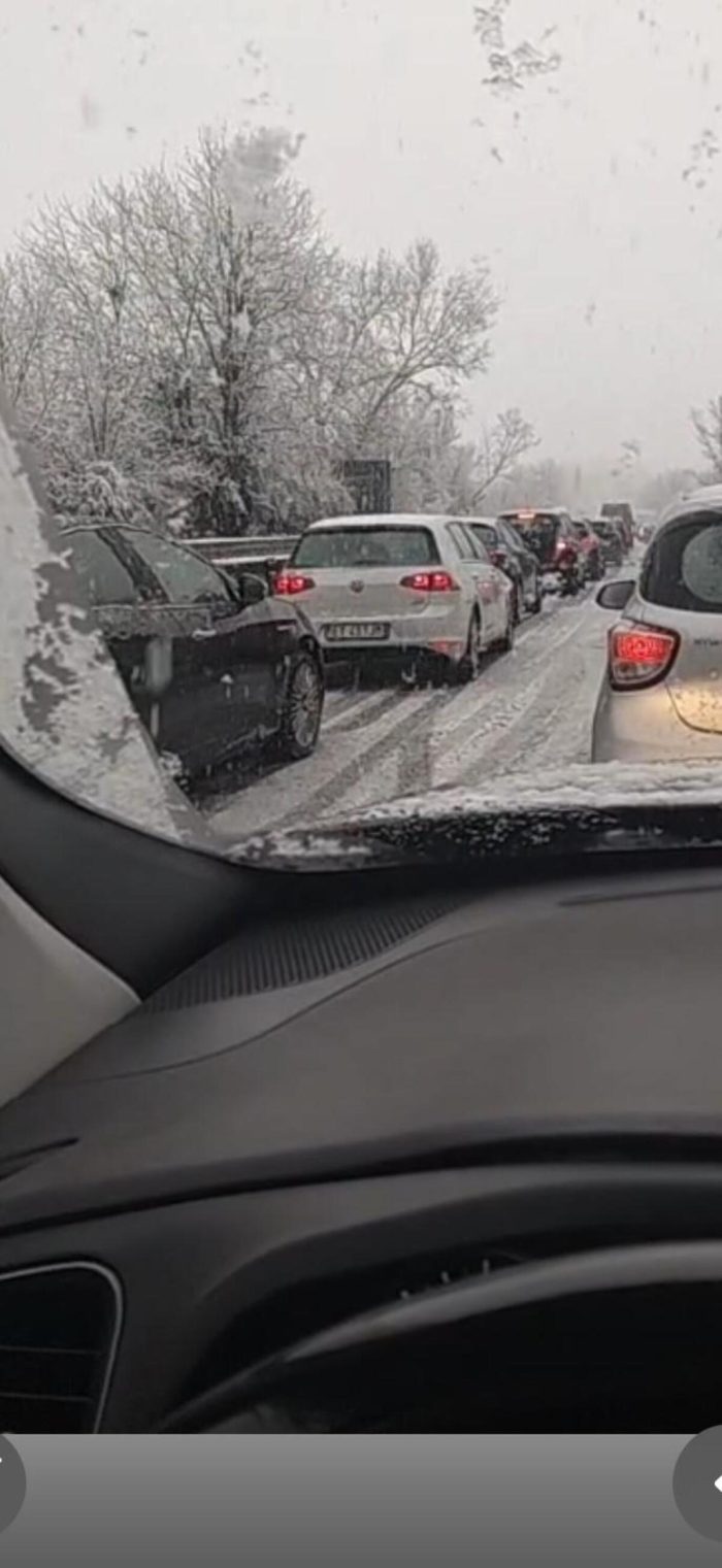 Neve sulla Siena-Firenze, traffico fermo a San Casciano