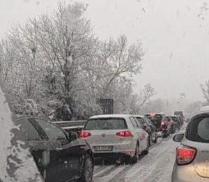 Neve sulla Siena-Firenze, traffico fermo a San Casciano