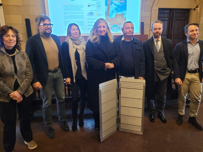 Siena Senzabarriere.App: il Comune assegna 17 rampe mobili per un centro storico pi&ugrave; accessibile