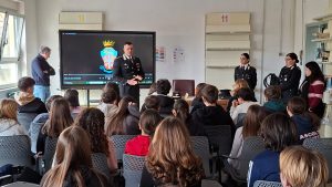 Carabinieri di Siena in cattedra alla Cecco Angiolieri per diffondere la cultura della legalit&agrave;