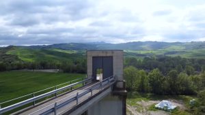 Val d'Orcia, tra piogge intense e siccit&agrave;: torna d&rsquo;attualit&agrave; la diga incompiuta di San Piero in Campo