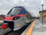 Treni, sconto del 50 per cento sugli abbonamenti di ottobre dei pendolari toscani