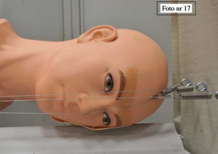 Morte David Rossi, la perizia: "Lesioni compatibili con aggressione". Manghi: "Urto e sfregamento contro il filo metallico"