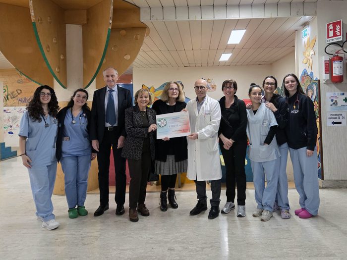 Donazione ANIOC Siena all'associazione "Insieme per i bambini onlus" per la Pediatria delle Scotte