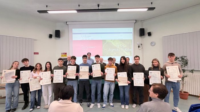 Montepulciano, consegnati i riconoscimenti e le borse di studio alle eccellenze dei Licei Poliziani