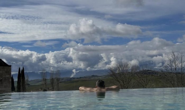 Ferzan &Ouml;zpetek, il regista turco in vacanza a San Casciano dei Bagni