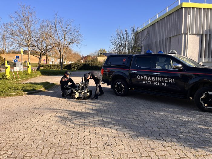 Monteroni d'Arbia: tentano di far esplodere il bancomat dell'ufficio postale, ma il colpo fallisce