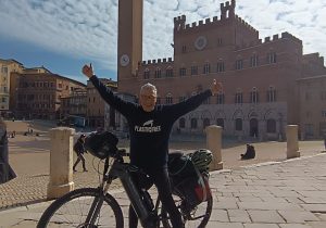 Parte da Siena &ldquo;Pedalando sulla Via Francigena per l&rsquo;Ambiente&rdquo;: in bici fino a Roma a sostegno dei Comuni Plastic Free