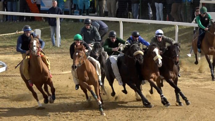 Palio. A Mociano protagonista il vento freddo