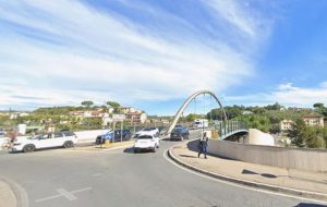 Passerelle pedonali del ponte Caduti sul Lavoro, al via la sostituzione della pavimentazione lignea