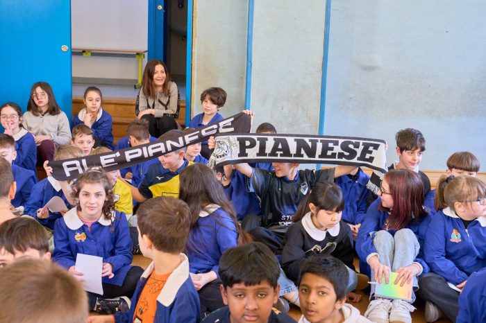 La Pianese nelle scuole di Piancastagnaio: le zebrette incontrano i tifosi pi&ugrave; piccoli